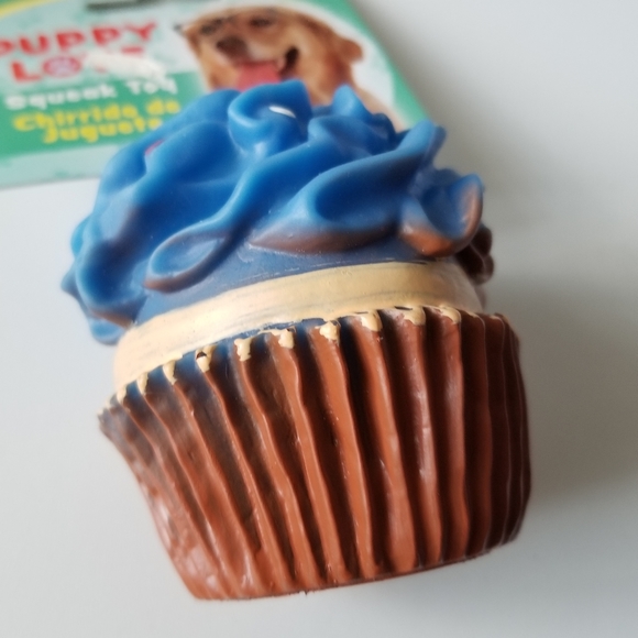 1 left Blue Squeak Cupcake Dog Toy New - Picture 16 of 16